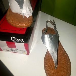 NWB size 7 Sam Edelman "Circus" - Carolina style Silver thong Sandals